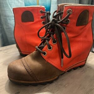 Sorel Orangeish Red and Brown Lace-Up Boots Size 10 Womens